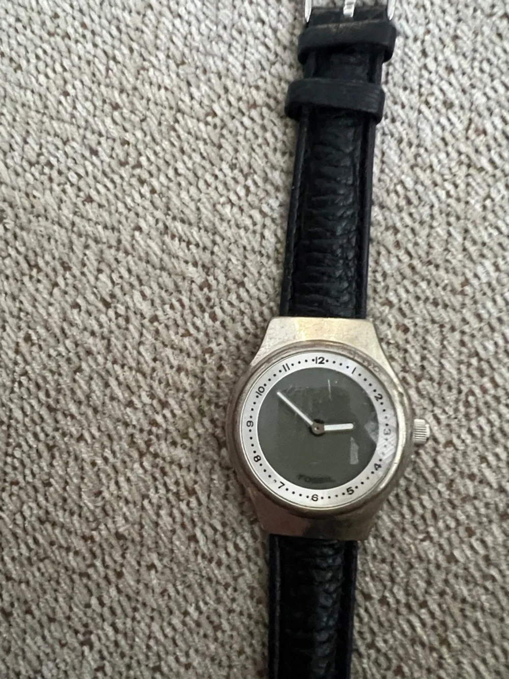 Fossil sleek round